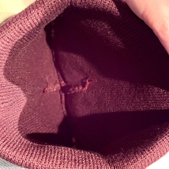 NWOT Unisex Harry Potter Gryffindor Knitted Beanie/Hat - Picture 2 of 3